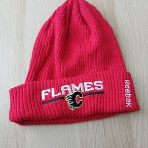 Reebok Calgary Flames NHL Red Beanie Hat